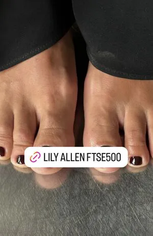 Lily Allen OnlyFans Leaked Free Thumbnail Picture - #ouni2wOfAR