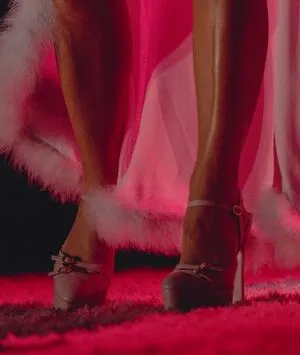 Lily Allen OnlyFans Leaked Free Thumbnail Picture - #sgEmags4oA