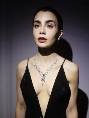 Lily Collins OnlyFans Leaked Free Thumbnail Picture - #2DSAaiwp6K