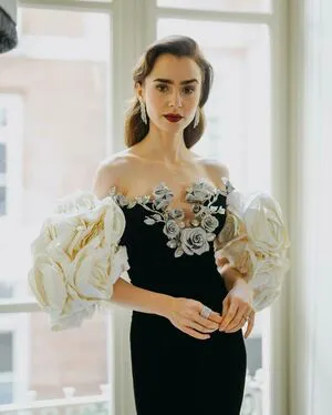 Lily Collins OnlyFans Leaked Free Thumbnail Picture - #3BF2eejiHR