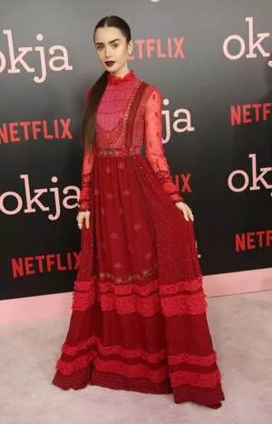 Lily Collins OnlyFans Leaked Free Thumbnail Picture - #4rzh9BNnsr