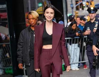 Lily Collins OnlyFans Leaked Free Thumbnail Picture - #5389IJ0fmF