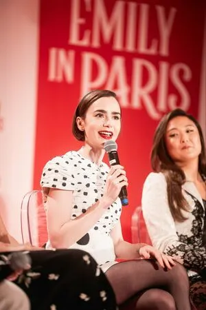 Lily Collins OnlyFans Leaked Free Thumbnail Picture - #5iZLrilOFq