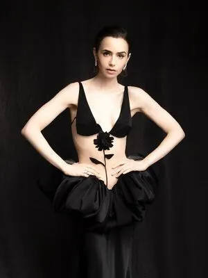 Lily Collins OnlyFans Leaked Free Thumbnail Picture - #5p4TeV1v5P