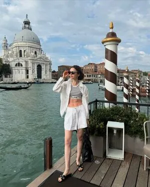Lily Collins OnlyFans Leaked Free Thumbnail Picture - #5utYvviKZC
