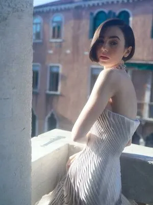 Lily Collins OnlyFans Leaked Free Thumbnail Picture - #8q5Oz1fCNQ