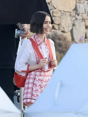 Lily Collins OnlyFans Leaked Free Thumbnail Picture - #8tt7hsEvBX