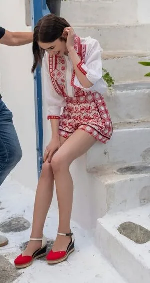 Lily Collins OnlyFans Leaked Free Thumbnail Picture - #8v2YujdvZC