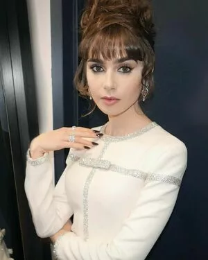Lily Collins OnlyFans Leaked Free Thumbnail Picture - #97pkTWbeF8