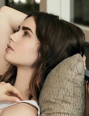 Lily Collins OnlyFans Leaked Free Thumbnail Picture - #9rfa7LM2GD