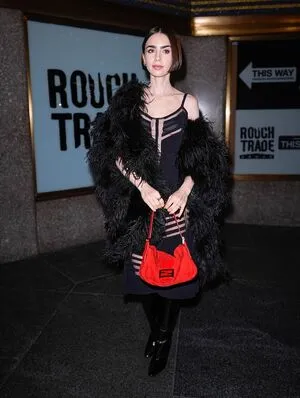 Lily Collins OnlyFans Leaked Free Thumbnail Picture - #ApHlR5ovaT