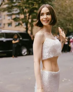 Lily Collins OnlyFans Leaked Free Thumbnail Picture - #BhxDUG73eT