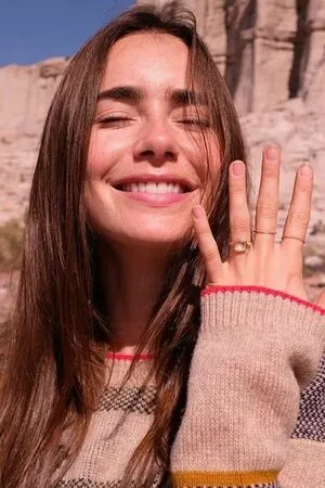 Lily Collins OnlyFans Leaked Free Thumbnail Picture - #DSLXBe6qmJ