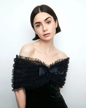 Lily Collins OnlyFans Leaked Free Thumbnail Picture - #DZF8ayTh0s