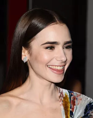 Lily Collins OnlyFans Leaked Free Thumbnail Picture - #EZpmwlJoje