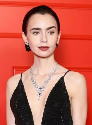 Lily Collins OnlyFans Leaked Free Thumbnail Picture - #FRPIFNr95x