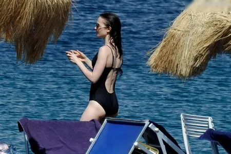 Lily Collins OnlyFans Leaked Free Thumbnail Picture - #FaQNavr3c8