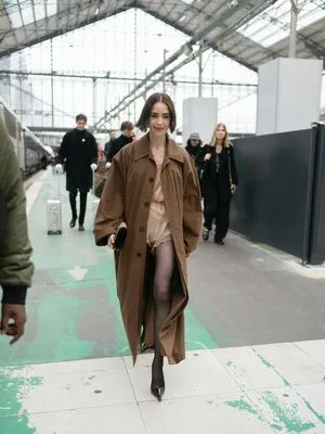 Lily Collins OnlyFans Leaked Free Thumbnail Picture - #FfAjRE4Byd