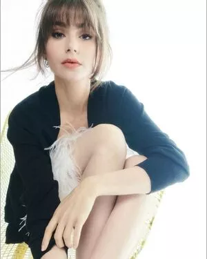 Lily Collins OnlyFans Leaked Free Thumbnail Picture - #Hwkkry1sEg