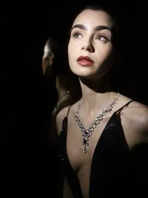 Lily Collins OnlyFans Leaked Free Thumbnail Picture - #HyiyAybD98