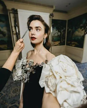Lily Collins OnlyFans Leaked Free Thumbnail Picture - #IDEgWZ2VBZ