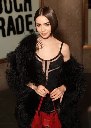 Lily Collins OnlyFans Leaked Free Thumbnail Picture - #IEH5lw9HlL