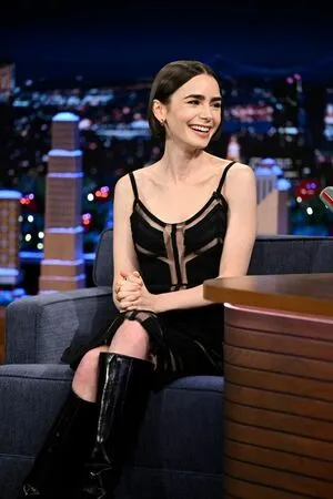 Lily Collins OnlyFans Leaked Free Thumbnail Picture - #ISxQuR4G8x