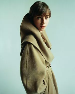 Lily Collins OnlyFans Leaked Free Thumbnail Picture - #IkiekcDazX