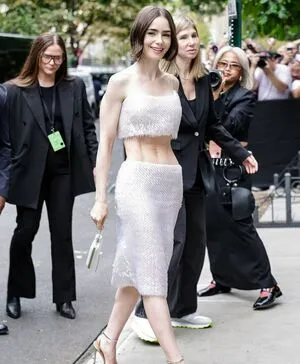 Lily Collins OnlyFans Leaked Free Thumbnail Picture - #J69vTcO6X4