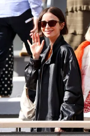 Lily Collins OnlyFans Leaked Free Thumbnail Picture - #Je1iQSh4dB