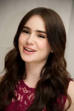 Lily Collins OnlyFans Leaked Free Thumbnail Picture - #Khw3ysGxMA