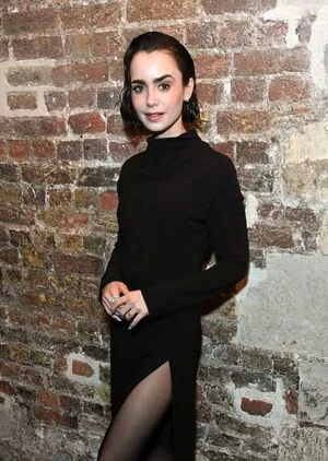 Lily Collins OnlyFans Leaked Free Thumbnail Picture - #LLPqA2c7xu