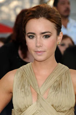 Lily Collins OnlyFans Leaked Free Thumbnail Picture - #LSgosTQtaW