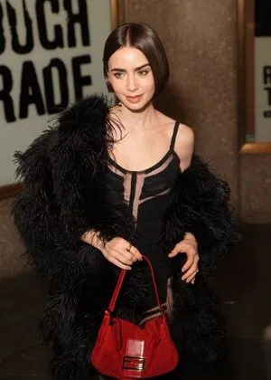 Lily Collins OnlyFans Leaked Free Thumbnail Picture - #Lh7K8TfqBg