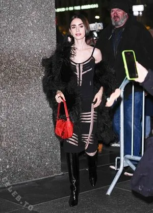 Lily Collins OnlyFans Leaked Free Thumbnail Picture - #OSSBppkB4Q