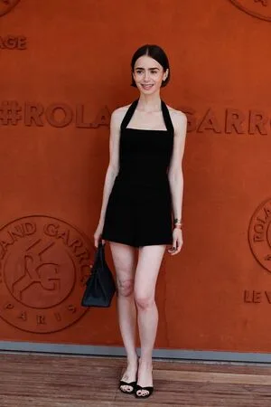Lily Collins OnlyFans Leaked Free Thumbnail Picture - #PrBB20o2i6