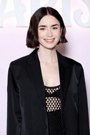 Lily Collins OnlyFans Leaked Free Thumbnail Picture - #Q7uS8ivZVh