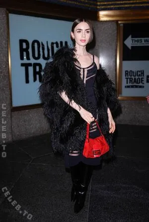 Lily Collins OnlyFans Leaked Free Thumbnail Picture - #RAw3BpHP51