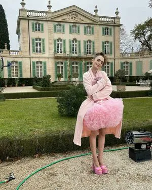 Lily Collins OnlyFans Leaked Free Thumbnail Picture - #SMkEPUsr37