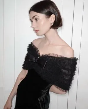 Lily Collins OnlyFans Leaked Free Thumbnail Picture - #TIZZIzkTy4