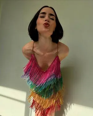 Lily Collins OnlyFans Leaked Free Thumbnail Picture - #VVrXYL3e5C