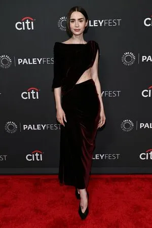 Lily Collins OnlyFans Leaked Free Thumbnail Picture - #X6h59Xf6Ew