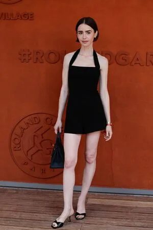 Lily Collins OnlyFans Leaked Free Thumbnail Picture - #ZpfIgidk08