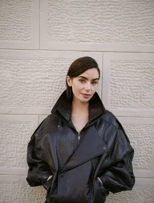 Lily Collins OnlyFans Leaked Free Thumbnail Picture - #bYnARot0b3