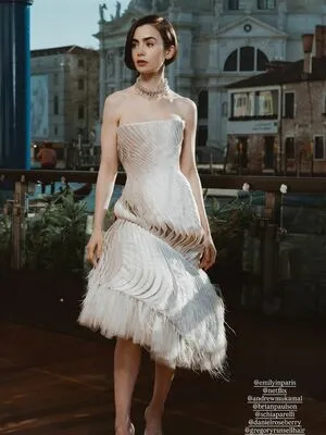 Lily Collins OnlyFans Leaked Free Thumbnail Picture - #fwf9y0X3sk