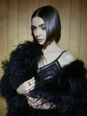 Lily Collins OnlyFans Leaked Free Thumbnail Picture - #hrtZ3QKUAg