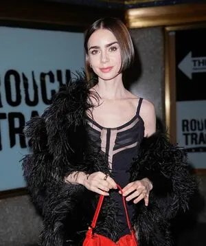 Lily Collins OnlyFans Leaked Free Thumbnail Picture - #iN6oTrjA72