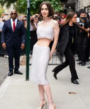 Lily Collins OnlyFans Leaked Free Thumbnail Picture - #kYJsw1UUAH