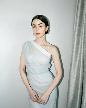 Lily Collins OnlyFans Leaked Free Thumbnail Picture - #kpuSMHXYrr