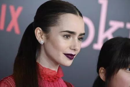 Lily Collins OnlyFans Leaked Free Thumbnail Picture - #lFPINa77Nb